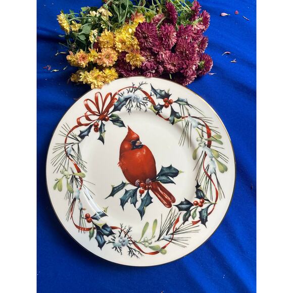 Lenox Winter Greetings Dinner Salad Plate 9.25" Across Cardinal Bone China - Picture 1 of 3